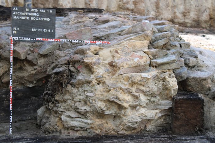 Remarkably Intact Iron Age Timber-And-Stone Structure Unearthed In Aschaffenburg, Germany Remarkably Intact Iron Age Timber-And-Stone Structure Unearthed In Aschaffenburg, Germany