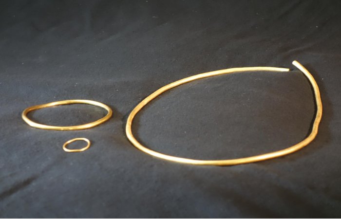 Extraordinary Celtic Princely Grave With Rare Golden Artifacts And Chariot Discovered Near Bad Camberg, Germany Extraordinary Celtic Princely Grave With Rare Golden Artifacts And Chariot Discovered Near Bad Camberg, Germany