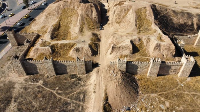 Massive 2,600‑Year‑Old Marble Stele Discovered At Nineveh's Shamash Gate Massive 2,600-Year-Old Marble Stele Discovered At Nineveh's Shamash Gate